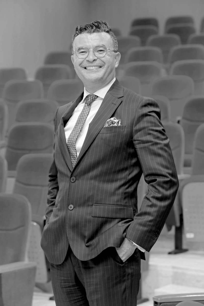 Abdelatif Laamrani dans un amphithéâtre